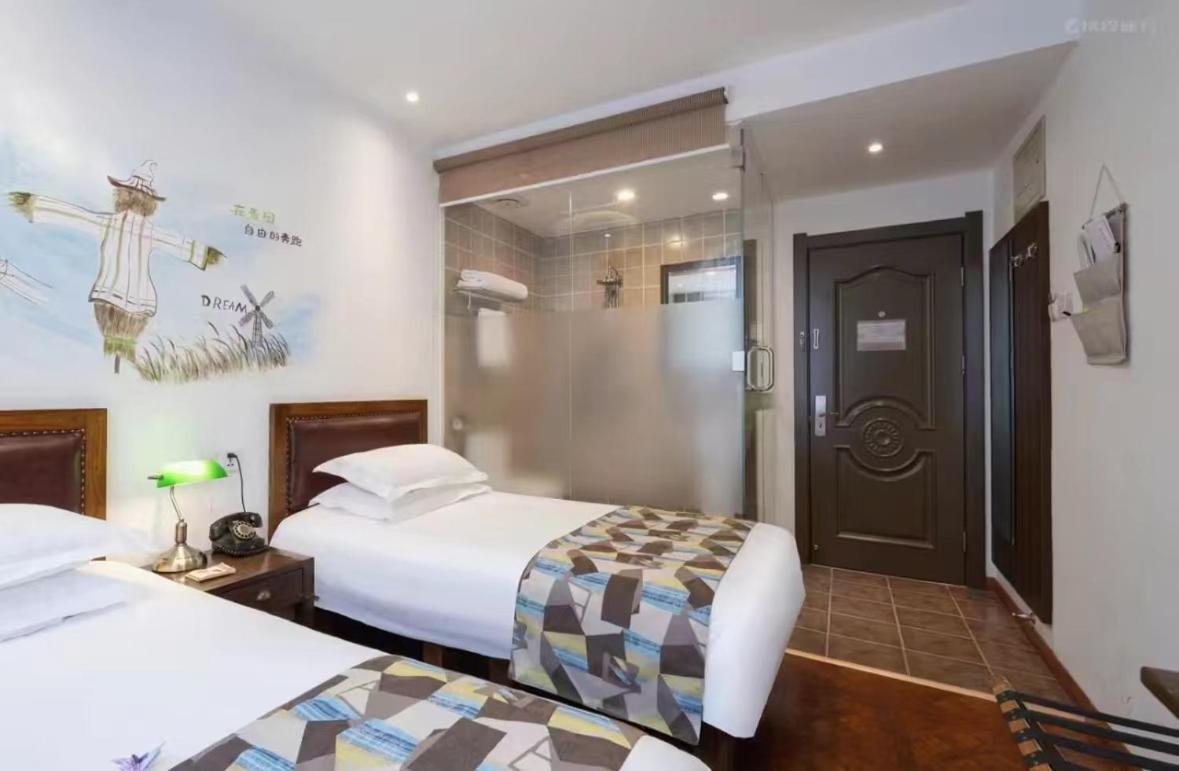 Nostalgia Hotel Beijing Guozijian Ghost Street - Near Beijing Lama Temple, Beihai Park, Jingshan Park, Drum Tower, Houhai Bar Street, Tian'Anmen Square, Located In Beijing Traditional Hutongs, 5 Minutes Away From Beixinqiao Metro Station Екстер'єр фото