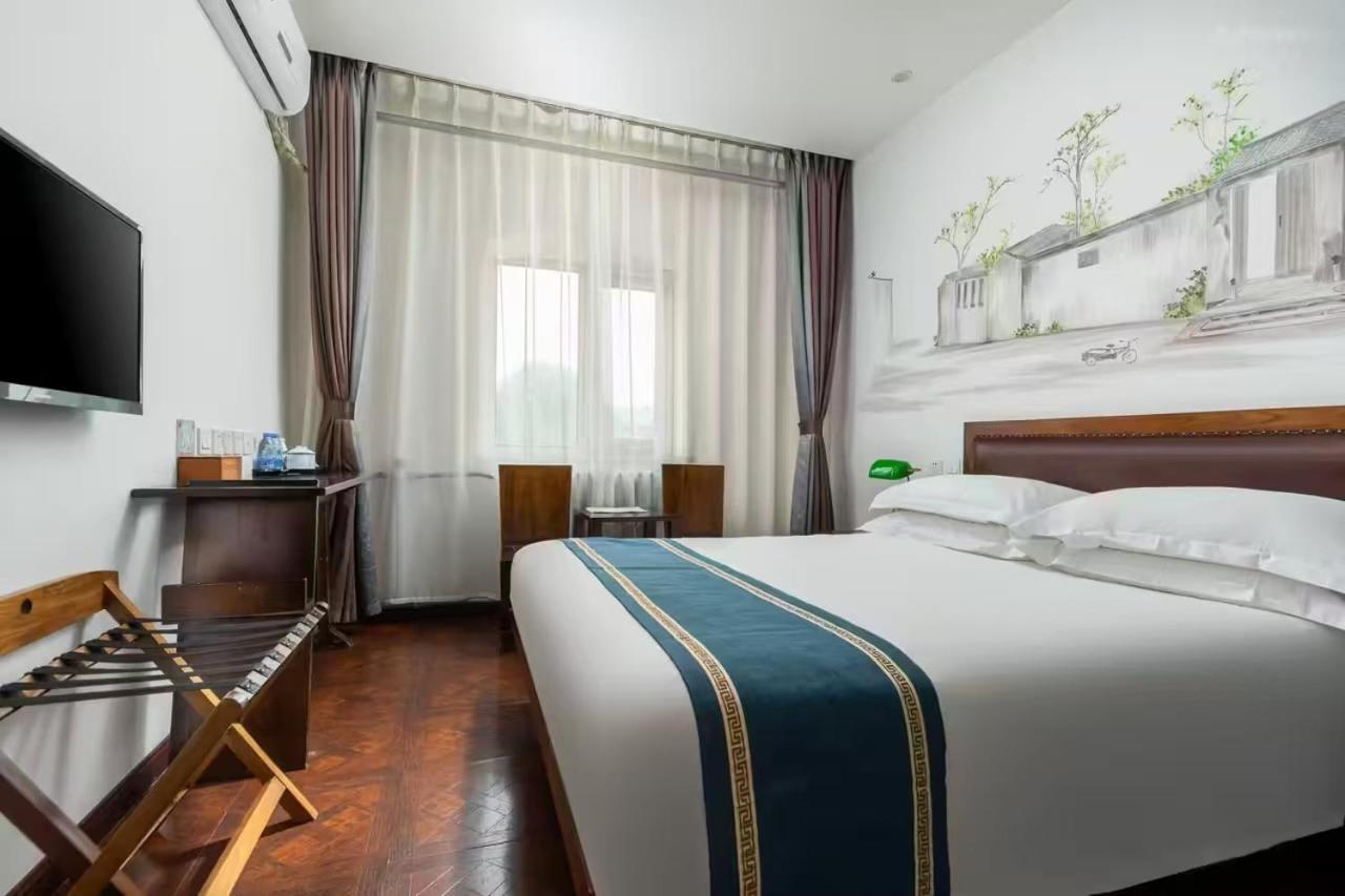 Nostalgia Hotel Beijing Guozijian Ghost Street - Near Beijing Lama Temple, Beihai Park, Jingshan Park, Drum Tower, Houhai Bar Street, Tian'Anmen Square, Located In Beijing Traditional Hutongs, 5 Minutes Away From Beixinqiao Metro Station Екстер'єр фото