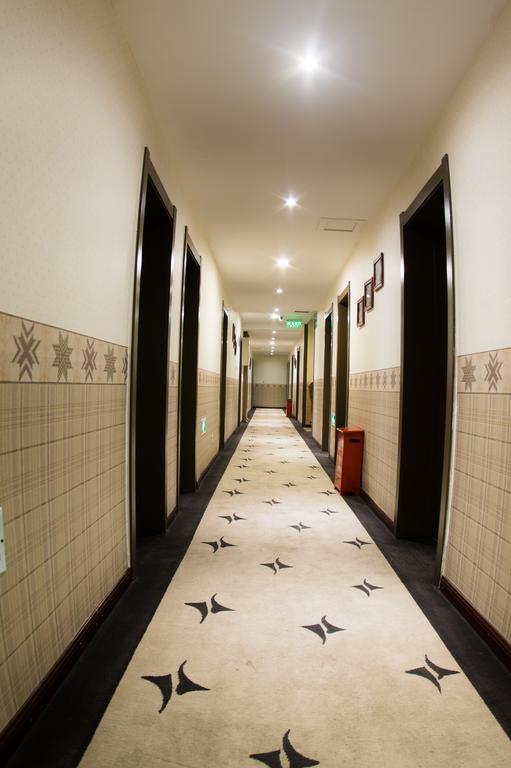 Nostalgia Hotel Beijing Guozijian Ghost Street - Near Beijing Lama Temple, Beihai Park, Jingshan Park, Drum Tower, Houhai Bar Street, Tian'Anmen Square, Located In Beijing Traditional Hutongs, 5 Minutes Away From Beixinqiao Metro Station Екстер'єр фото