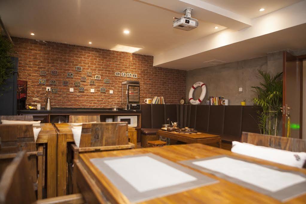 Nostalgia Hotel Beijing Guozijian Ghost Street - Near Beijing Lama Temple, Beihai Park, Jingshan Park, Drum Tower, Houhai Bar Street, Tian'Anmen Square, Located In Beijing Traditional Hutongs, 5 Minutes Away From Beixinqiao Metro Station Екстер'єр фото